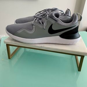 Nike Tessen running shoes